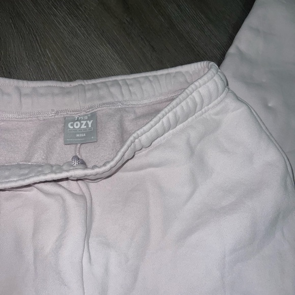 aritzia lilac cozy mega sweatpants - Picture 2 of 3